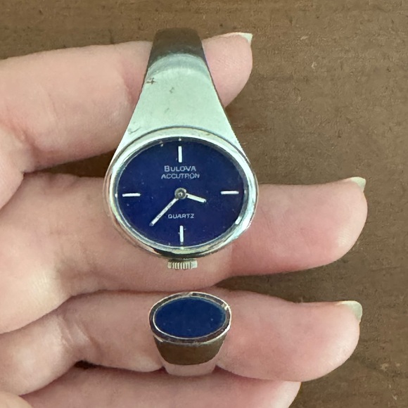 Bulova Accutron Ladies Watch stainless steel bangle Bracelet Quartz - Picture 2 of 5